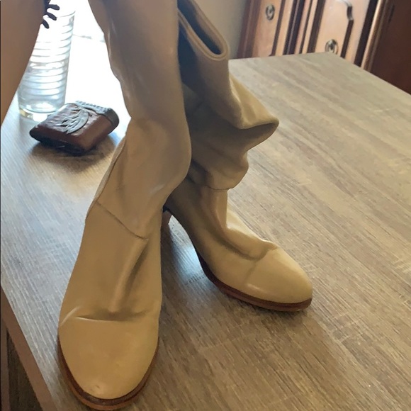 Frye brand tan leather calf boots - Picture 2 of 6